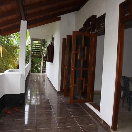 Rainbow Guest House Mirissa Esterno foto