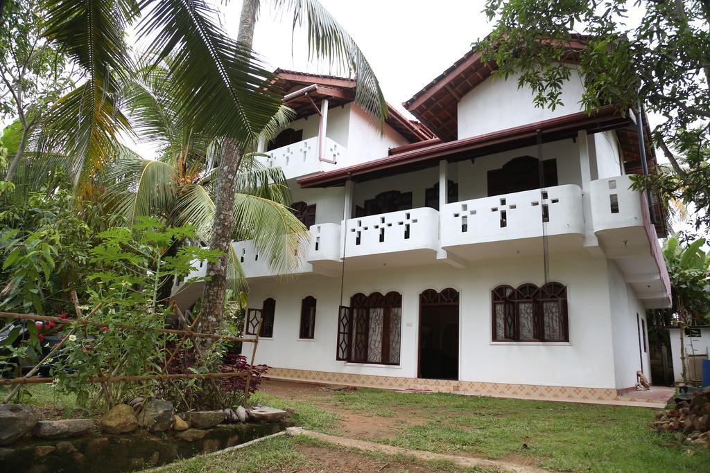 Rainbow Guest House Mirissa Esterno foto