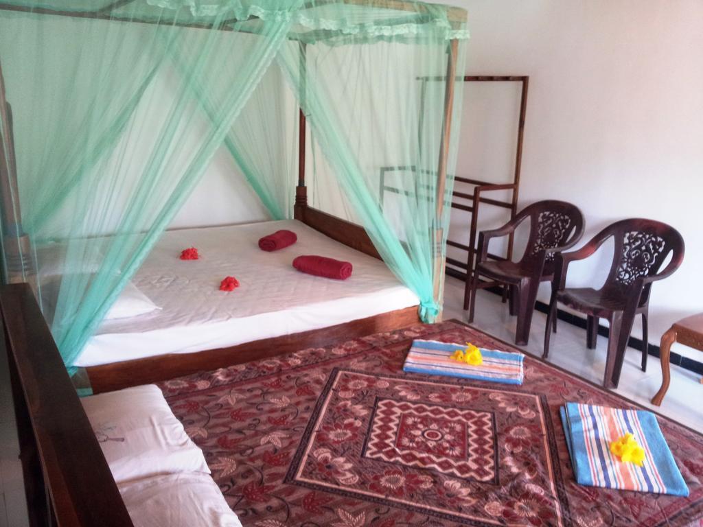 Rainbow Guest House Mirissa Esterno foto
