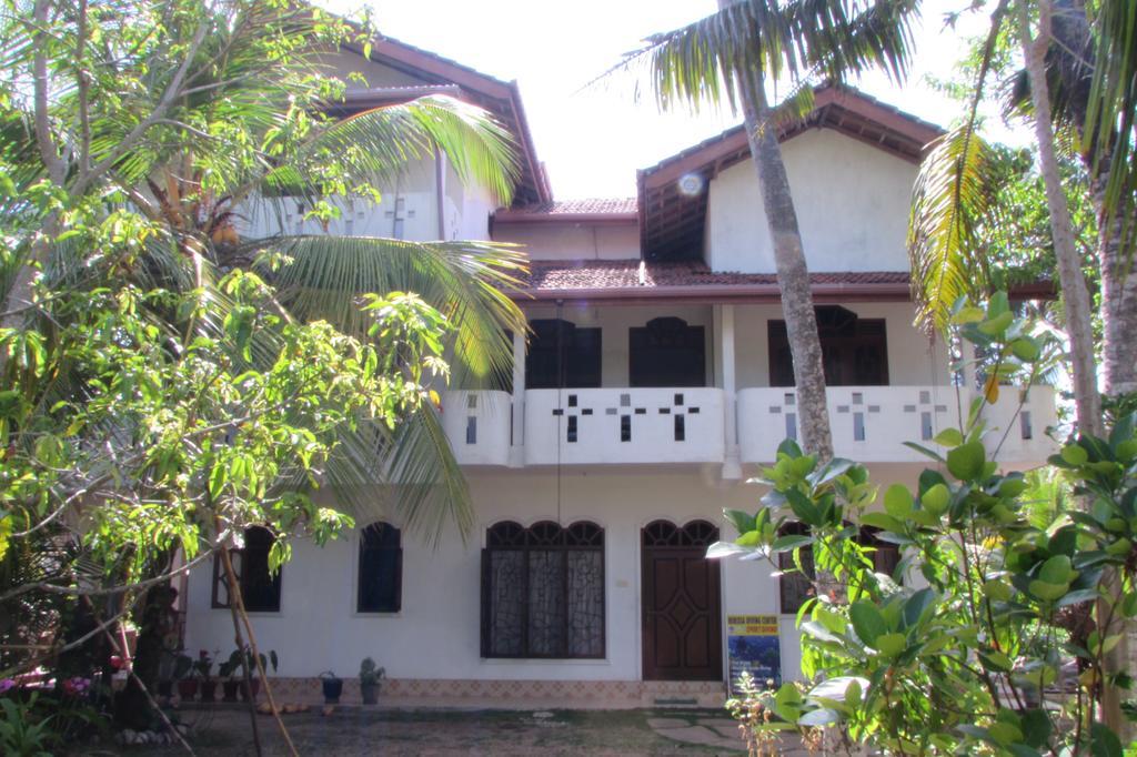 Rainbow Guest House Mirissa Esterno foto