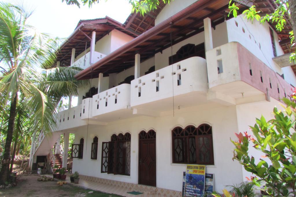 Rainbow Guest House Mirissa Esterno foto