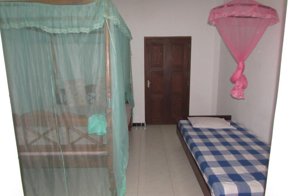 Rainbow Guest House Mirissa Esterno foto