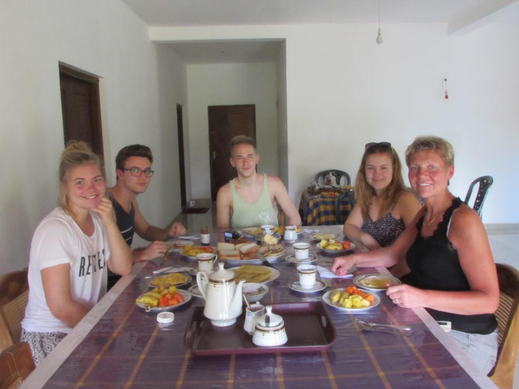 Rainbow Guest House Mirissa Esterno foto