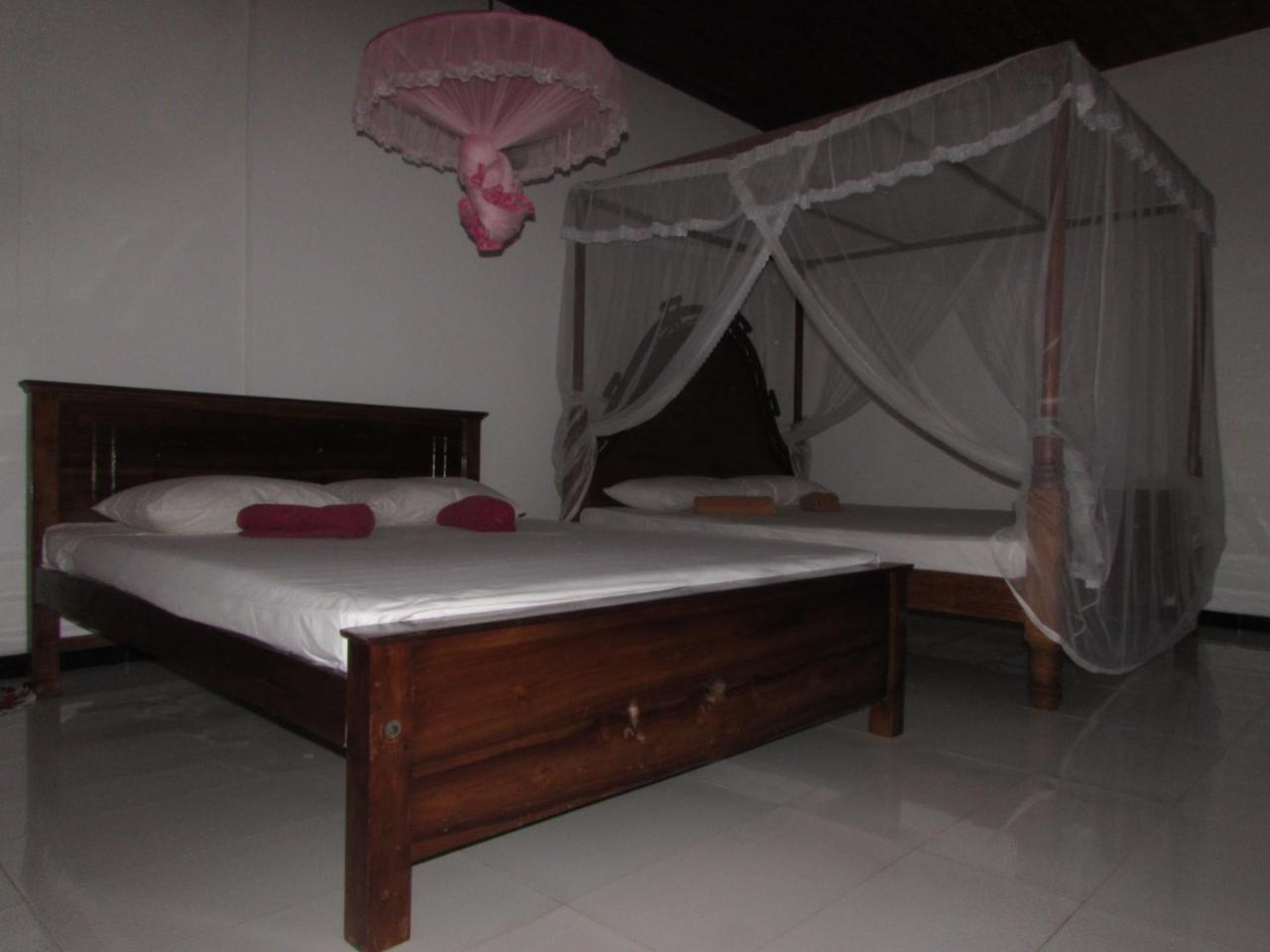 Rainbow Guest House Mirissa Esterno foto