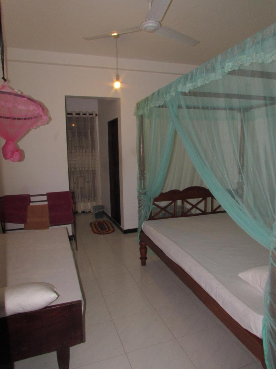 Rainbow Guest House Mirissa Esterno foto