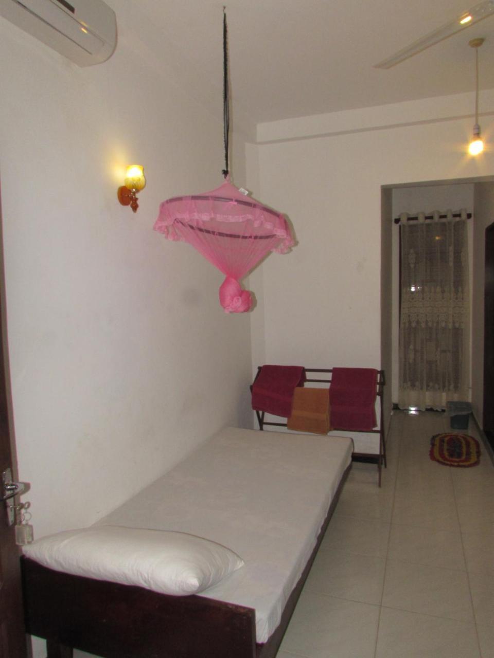 Rainbow Guest House Mirissa Esterno foto